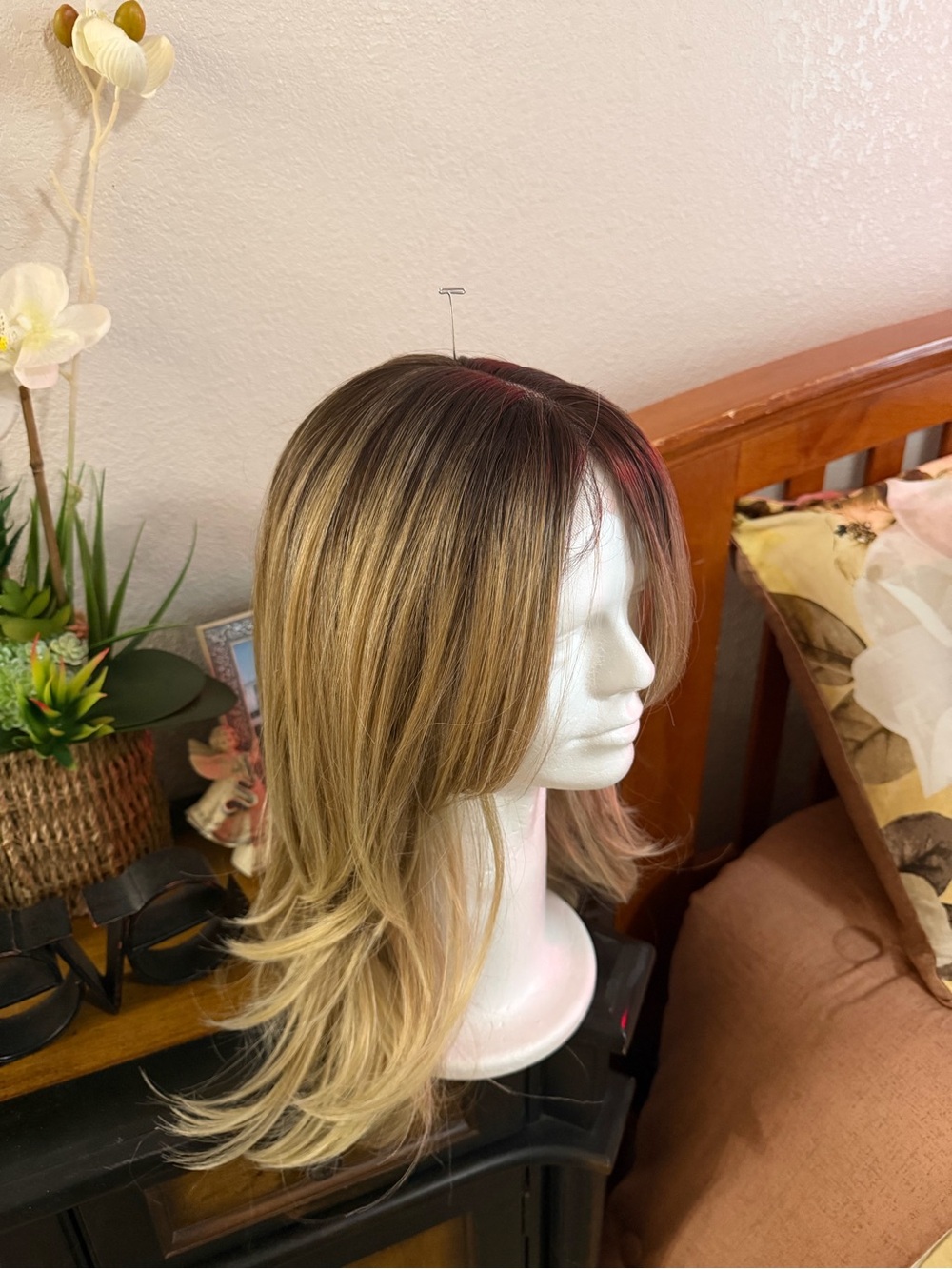 New!! Beautiful wig Layered Ombre Wig in Blonde with Dark Roots